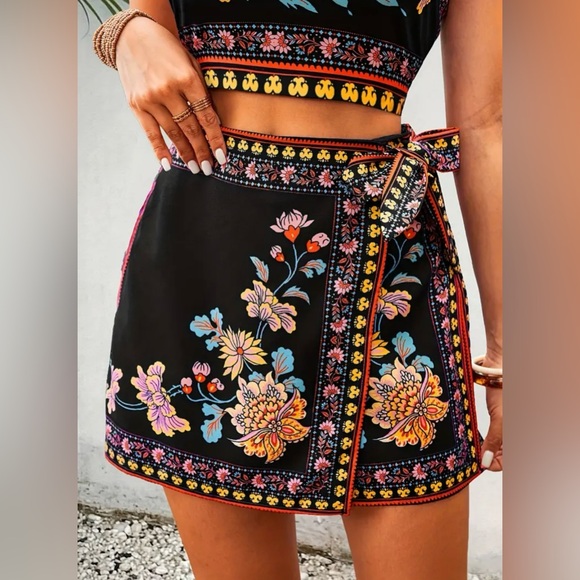 🔥❤️‍🔥 Vibrant Floral Crop Top & Mini Skort Outfit Set - Picture 5 of 9